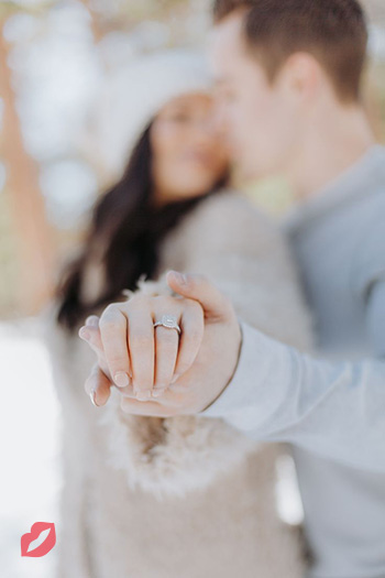 when do most people get engaged?