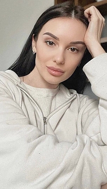 Julia Kyiv 2213818